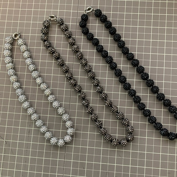 Sparkling tri-colour necklace set. - Picture 2 of 6